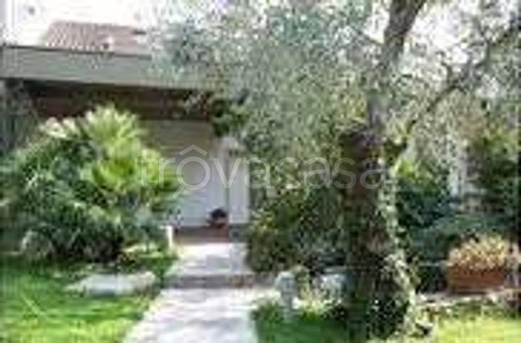 casa indipendente in vendita a Bari in zona Carbonara