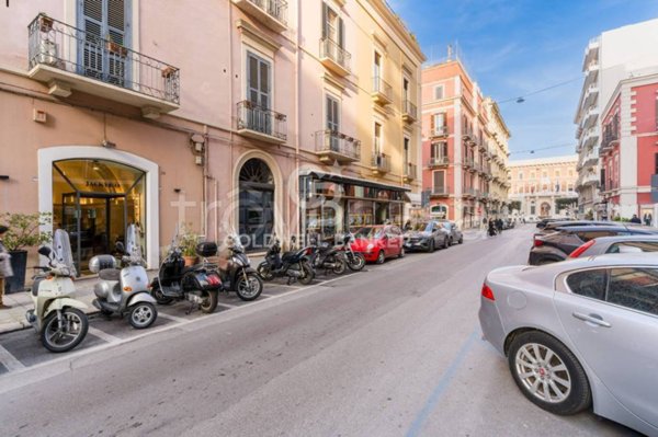 negozio in vendita a Bari in zona Murat