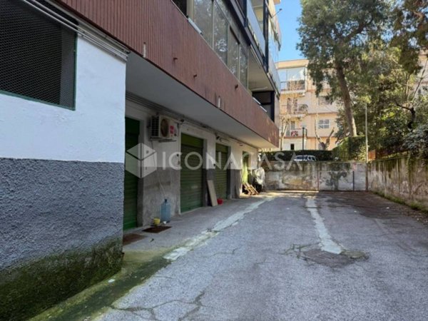 locale commerciale in vendita a Bari in zona Poggiofranco