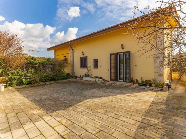 casa indipendente in vendita a Bari in zona Mungivacca