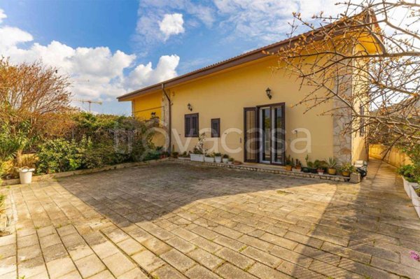 casa indipendente in vendita a Bari in zona Mungivacca