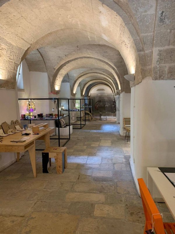 locale commerciale in vendita a Bari in zona Città Vecchia