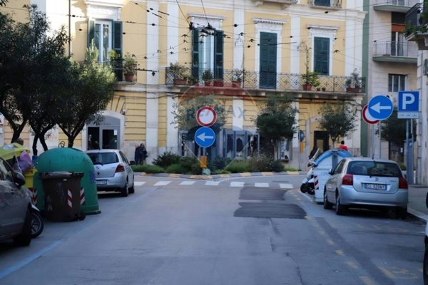 locale commerciale in vendita a Bari in zona Murat