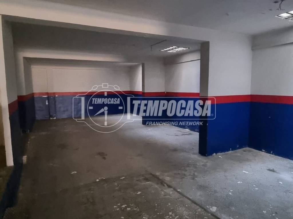locale commerciale in vendita a Bari in zona Libertà