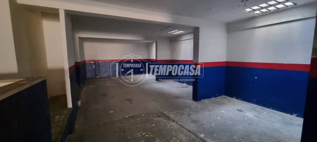 locale commerciale in vendita a Bari in zona Libertà