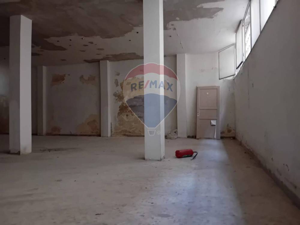 locale commerciale in vendita a Bari in zona Murat