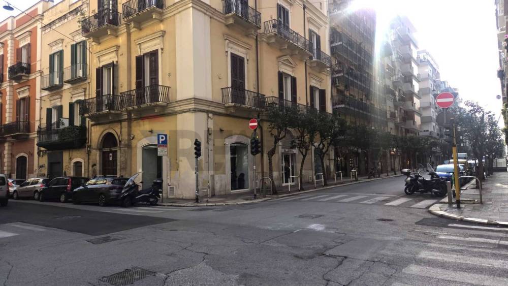 locale commerciale in vendita a Bari in zona Murat