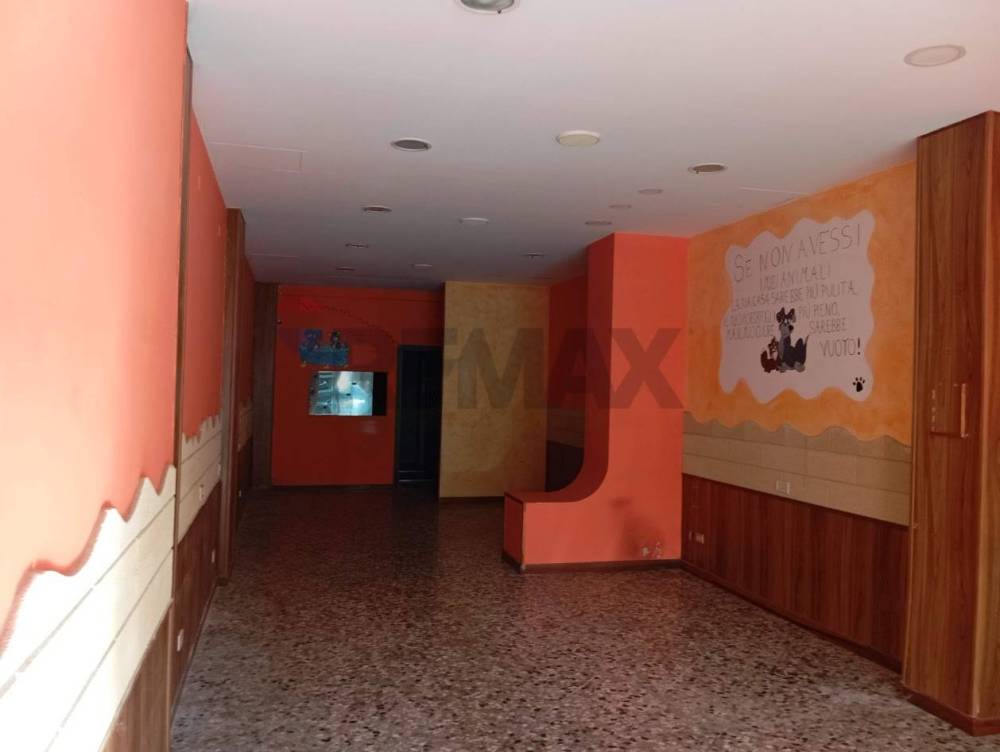 locale commerciale in vendita a Bari