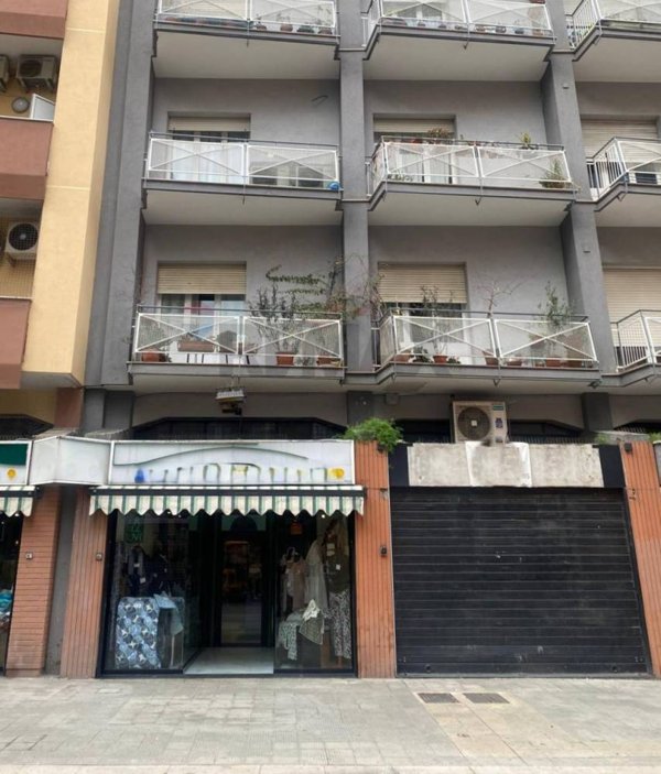 locale commerciale in vendita a Bari in zona Carrassi