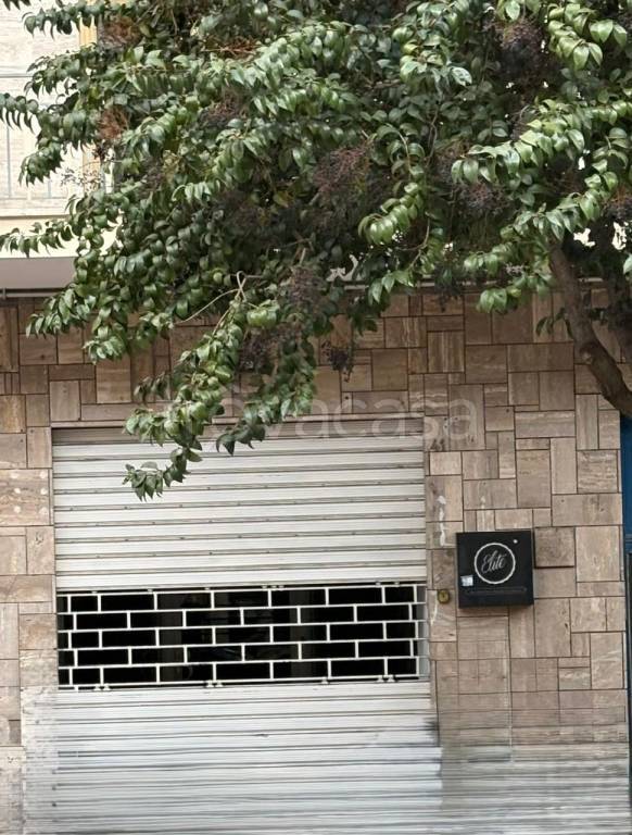 negozio in vendita a Bari in zona Murat
