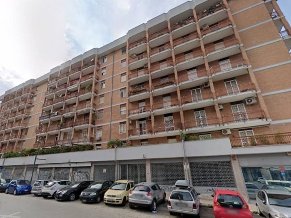 ufficio in vendita a Bari in zona Picone