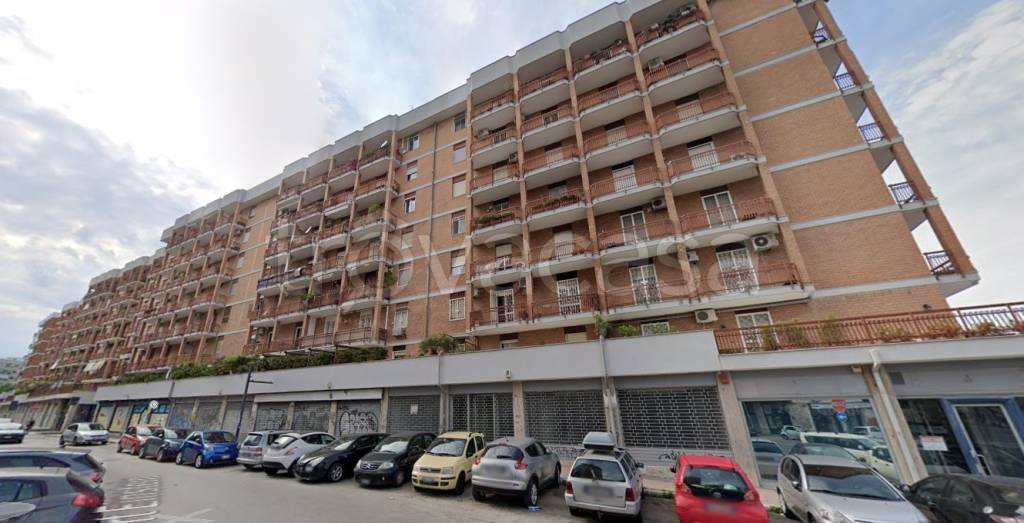 ufficio in vendita a Bari in zona Carrassi
