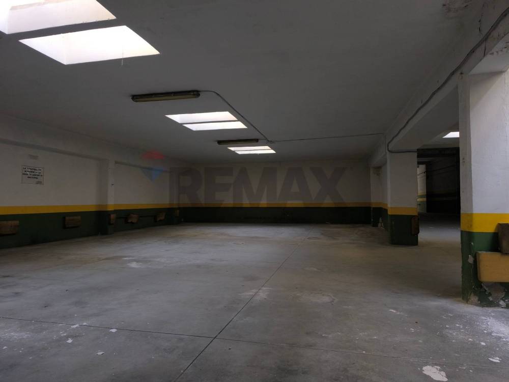 locale commerciale in vendita a Bari in zona Madonnella