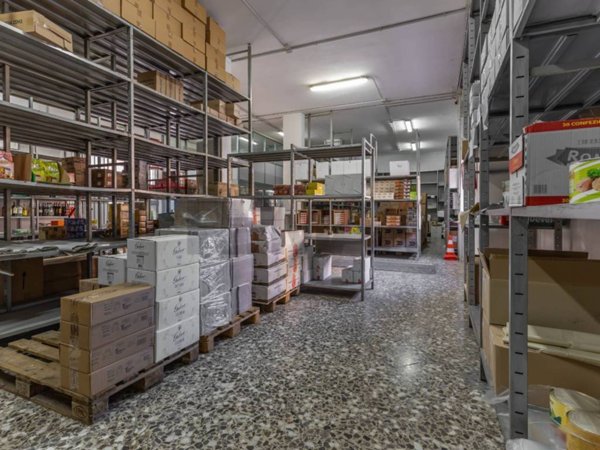 negozio in vendita a Bari in zona Poggiofranco