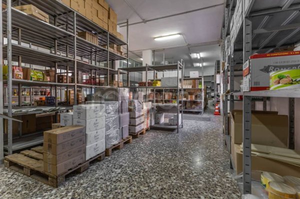 negozio in vendita a Bari in zona Poggiofranco