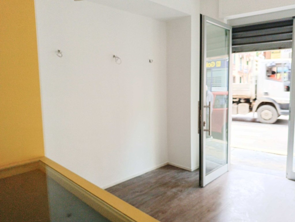 locale commerciale in vendita a Bari in zona Carrassi