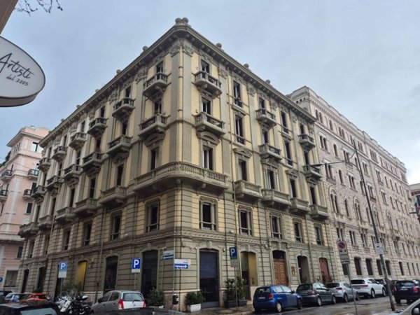 negozio in vendita a Bari in zona Murat
