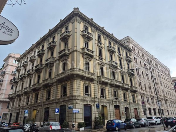 negozio in vendita a Bari in zona Murat