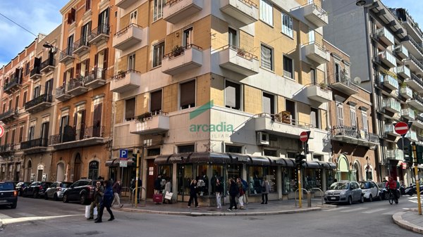 locale commerciale in vendita a Bari