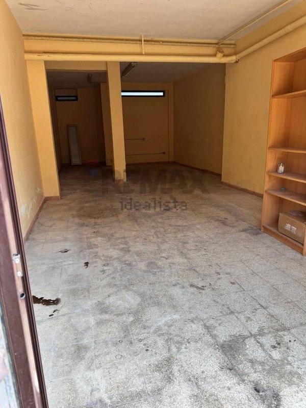 locale di sgombero in vendita a Bari in zona Carbonara