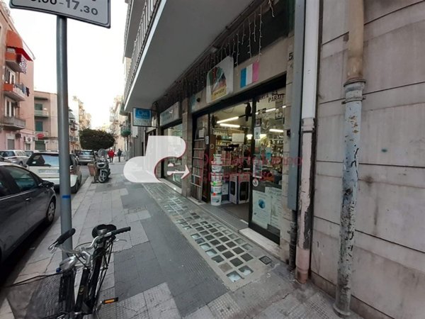 negozio in vendita a Bari in zona Libertà
