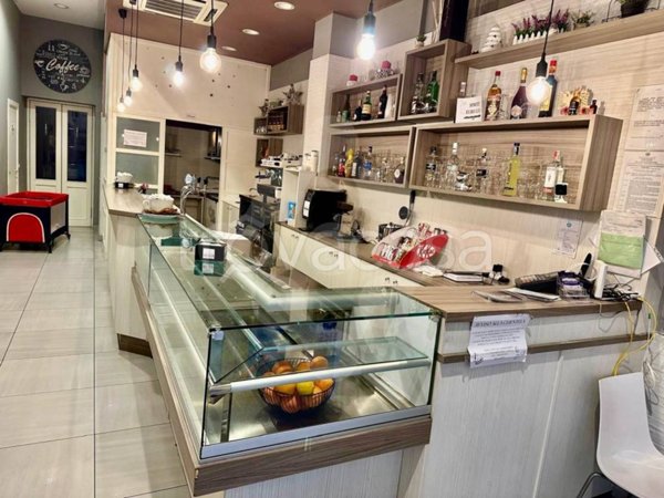 negozio in vendita a Bari in zona Picone