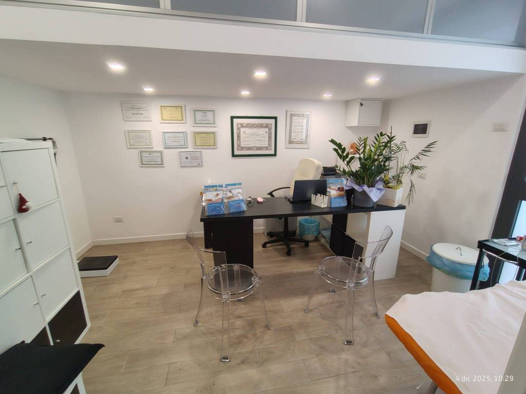 negozio in vendita a Bari in zona Carrassi