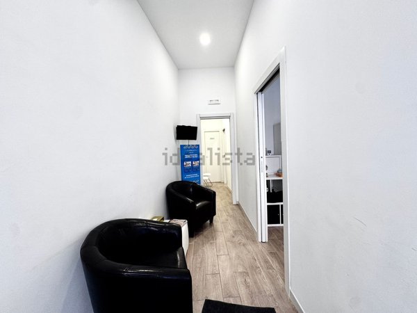 ufficio in vendita a Bari in zona Picone