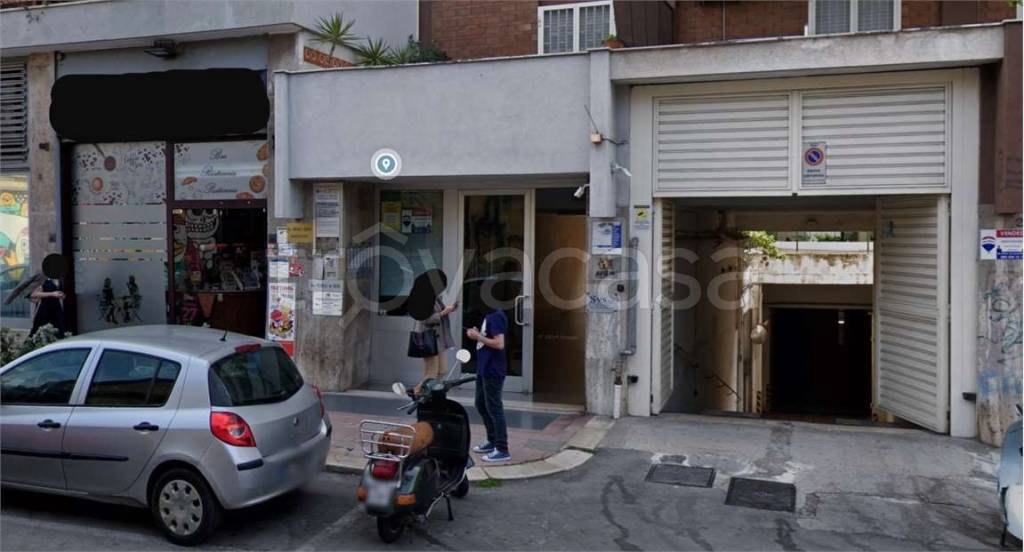 ufficio in vendita a Bari in zona Carrassi