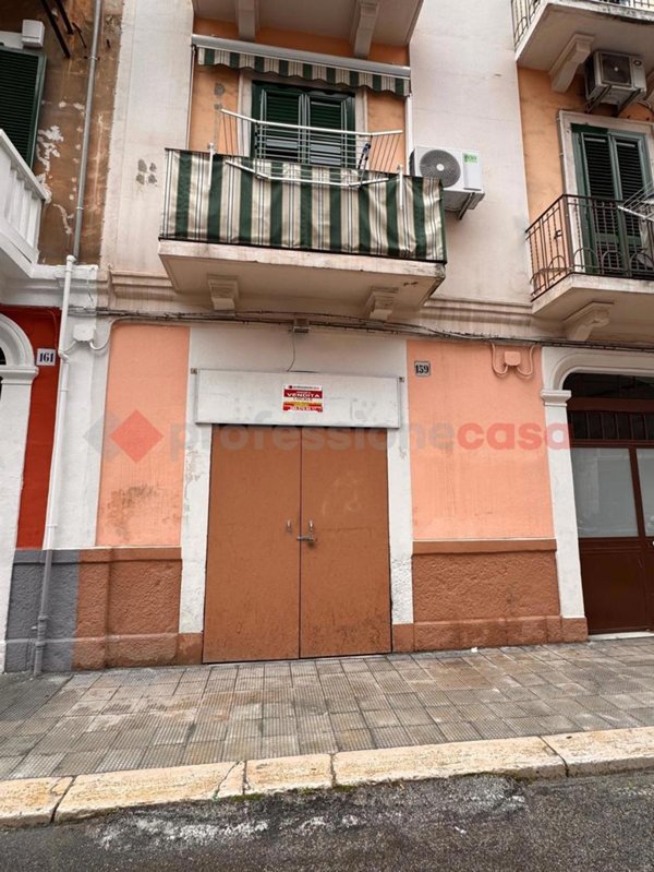 negozio in vendita a Bari in zona Libertà