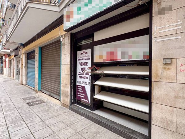 negozio in vendita a Bari in zona Murat