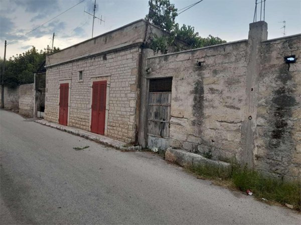 negozio in vendita a Bari in zona Catino