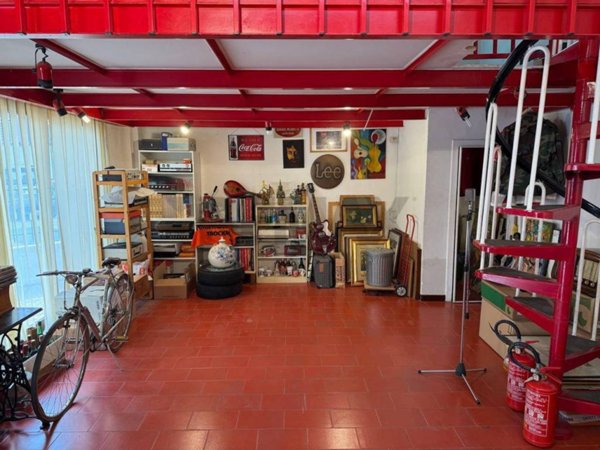 negozio in vendita a Bari in zona Poggiofranco