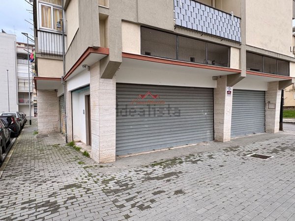 locale commerciale in vendita a Bari in zona San Pasquale