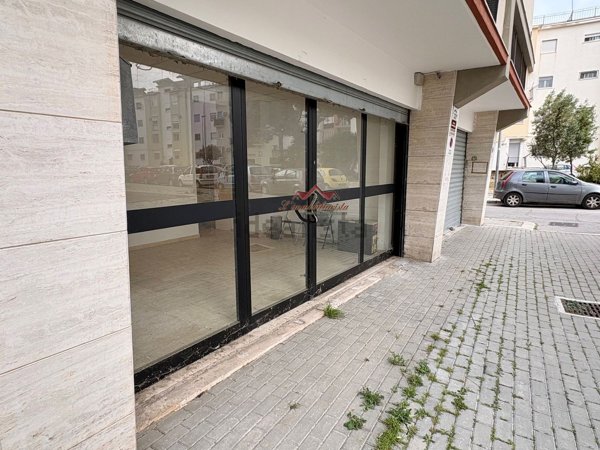 locale commerciale in vendita a Bari in zona San Pasquale