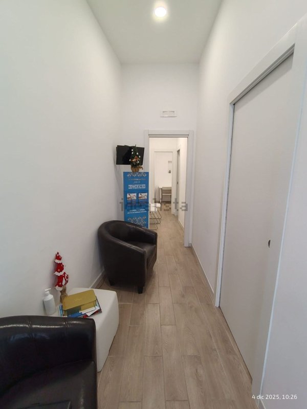 locale commerciale in vendita a Bari in zona Picone