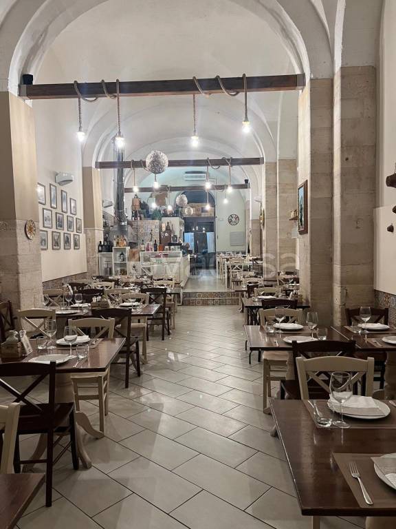 negozio in vendita a Bari in zona Murat