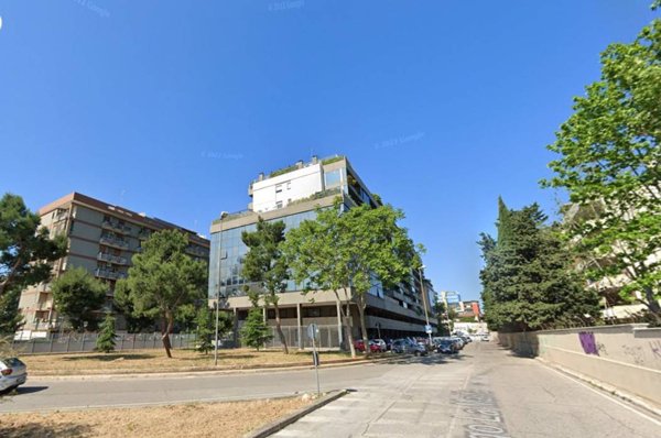 ufficio in vendita a Bari in zona Carrassi