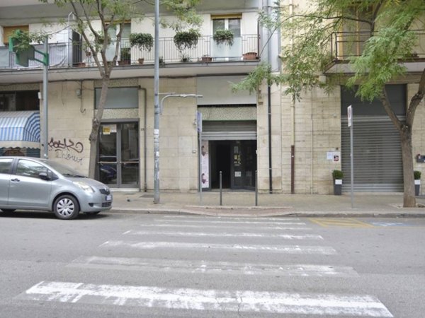 negozio in vendita a Bari in zona Picone