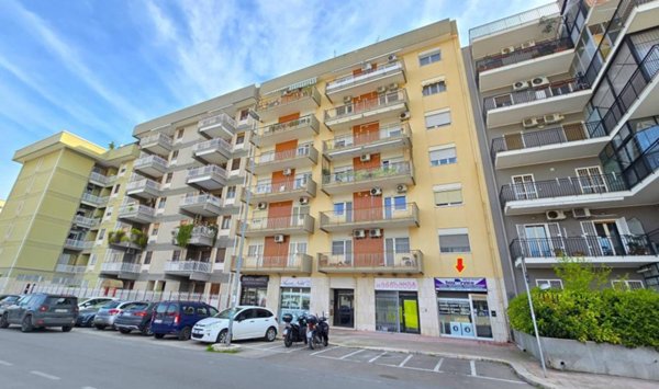 locale commerciale in vendita a Bari in zona Poggiofranco