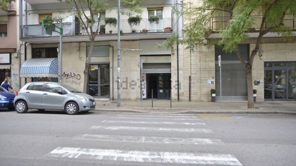 locale commerciale in vendita a Bari in zona Picone