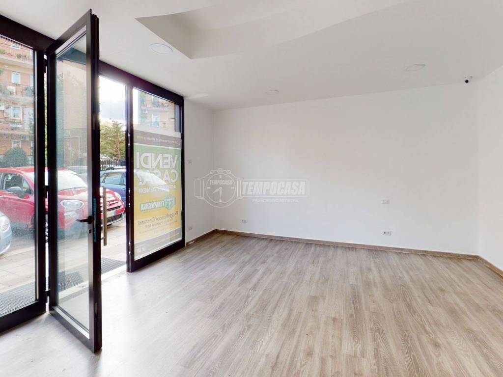 negozio in vendita a Bari in zona Poggiofranco