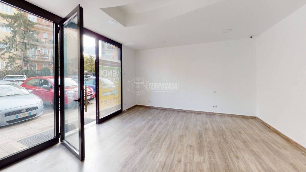 negozio in vendita a Bari in zona Poggiofranco