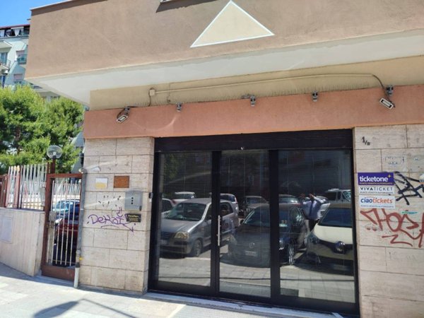 negozio in vendita a Bari in zona Poggiofranco