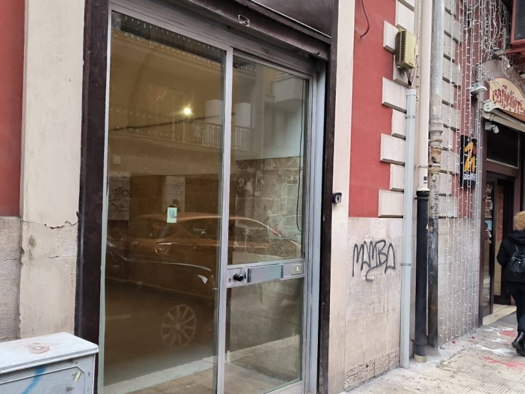 negozio in vendita a Bari in zona Murat