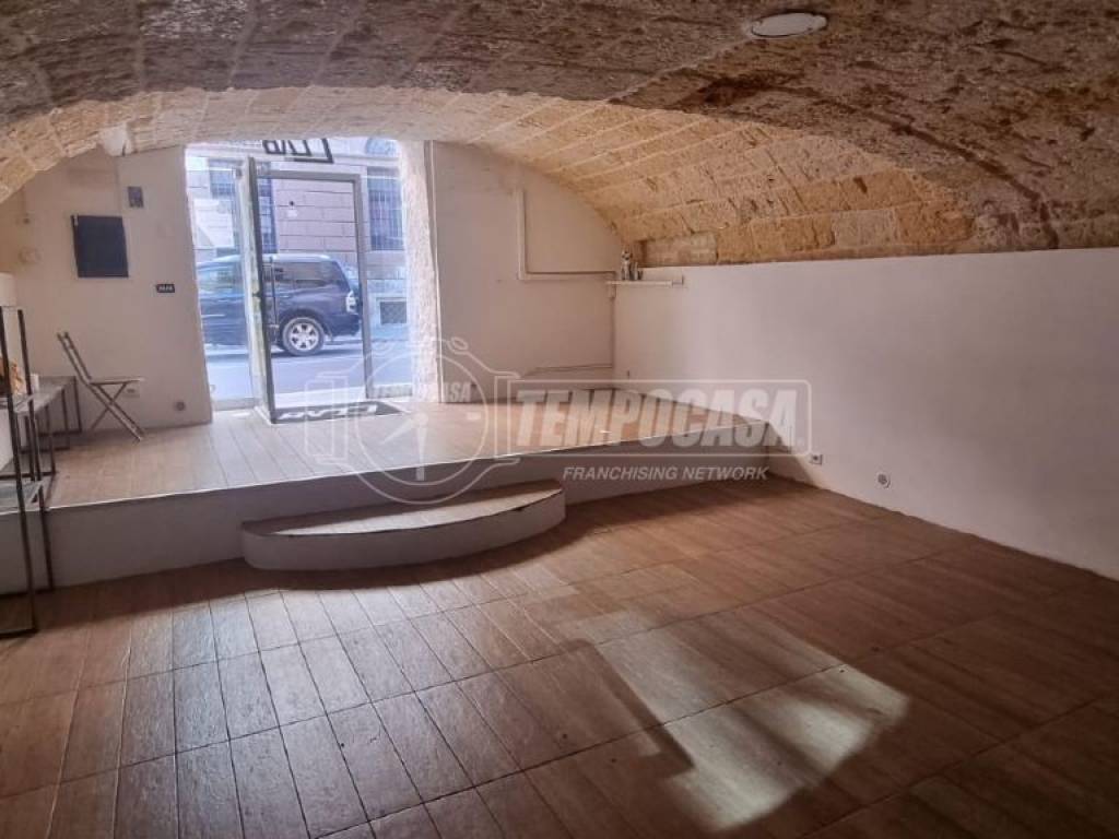 negozio in vendita a Bari in zona Murat