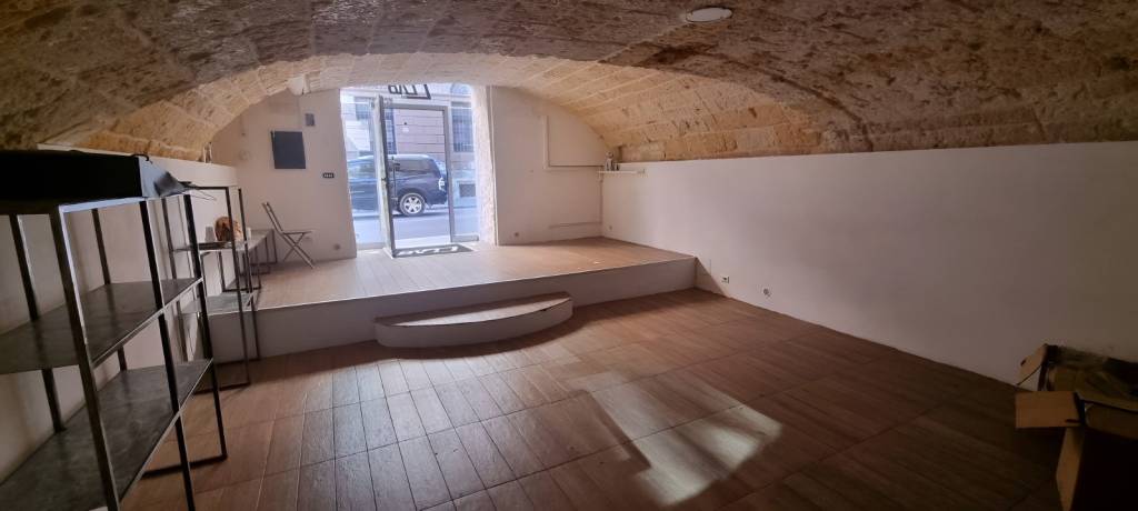 negozio in vendita a Bari in zona Murat