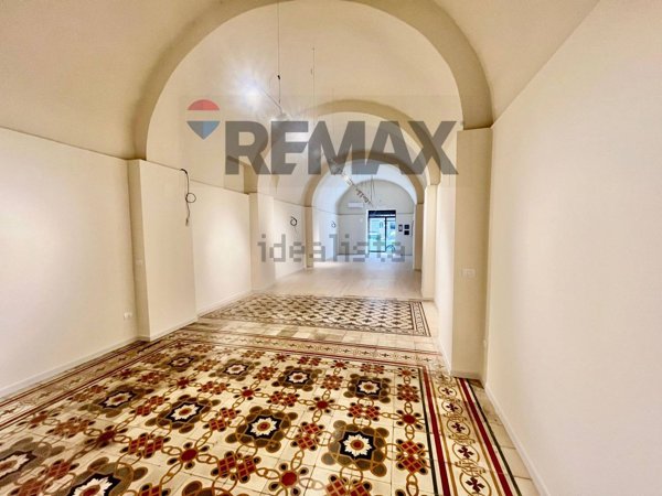 locale commerciale in vendita a Bari in zona Murat