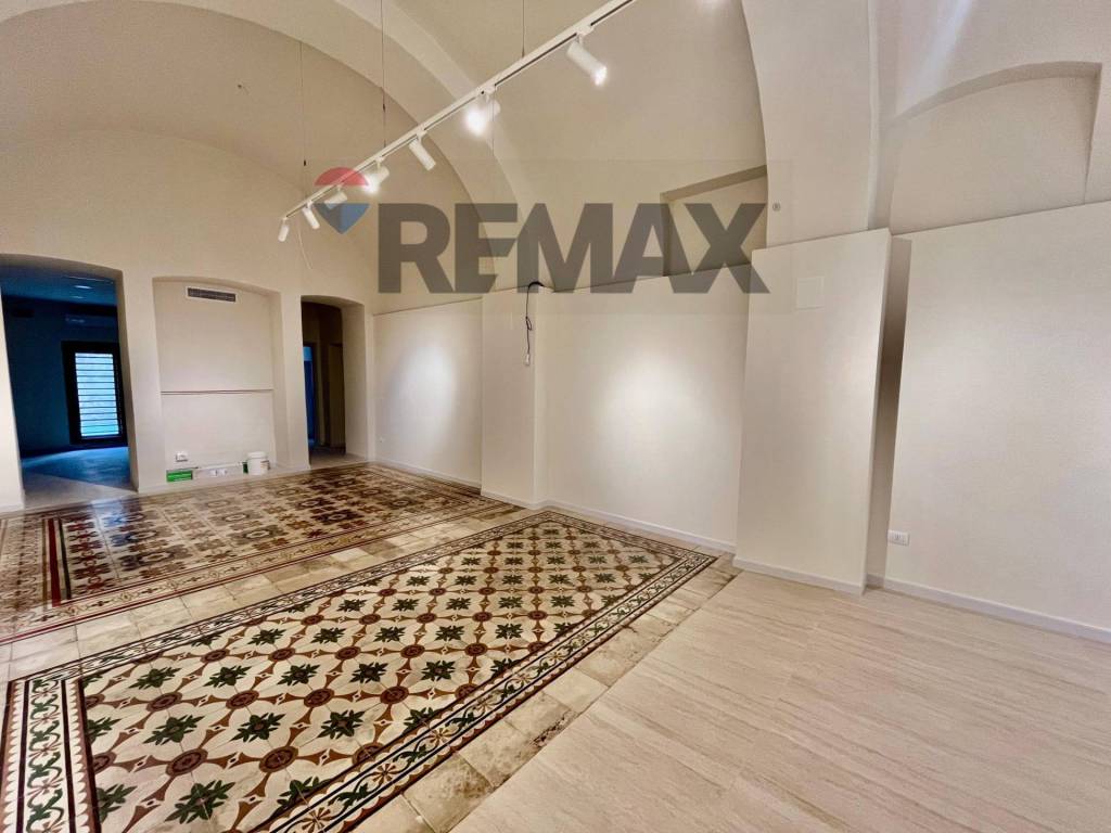 negozio in vendita a Bari in zona Murat