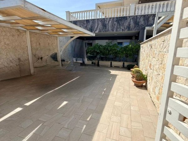 casa indipendente in vendita a Bari in zona Torre a Mare